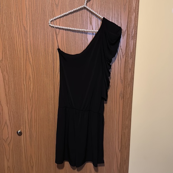 Beautiful black romper cold shoulder with drape sleeve - Picture 10 of 14